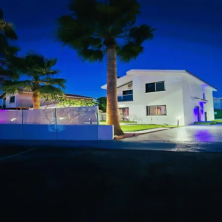 Вилла 3 Bedroom Villa, Private Pool, Hot Tub Протарас
