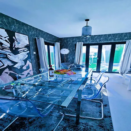 3 Bedroom Villa, Private Pool, Hot Tub Вилла *