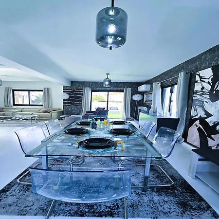 Вилла 3 Bedroom Villa, Private Pool, Hot Tub *
