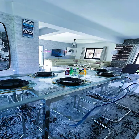 3 Bedroom Villa, Private Pool, Hot Tub *