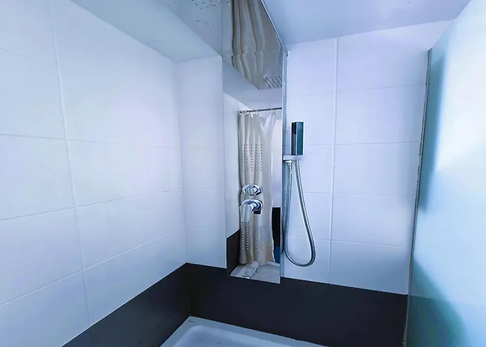 3 Bedroom Villa, Private Pool, Hot Tub *