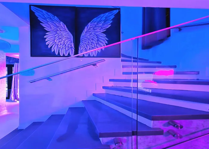 3 Bedroom Villa, Private Pool, Hot Tub *