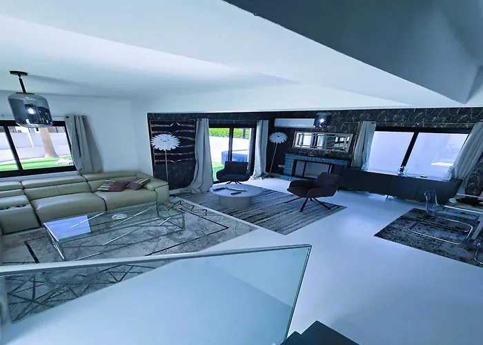 3 Bedroom Villa, Private Pool, Hot Tub ヴィラ プロタラス