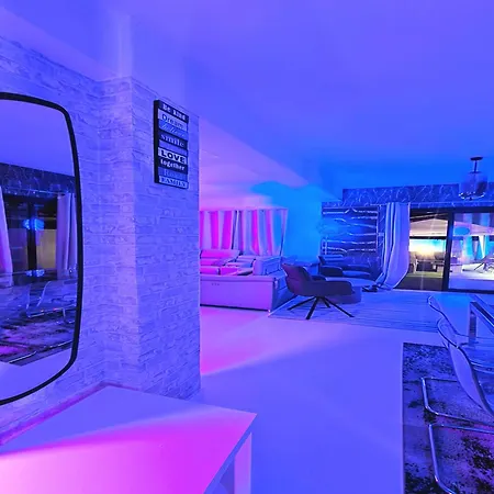 Βίλα 3 Bedroom Villa, Private Pool, Hot Tub *