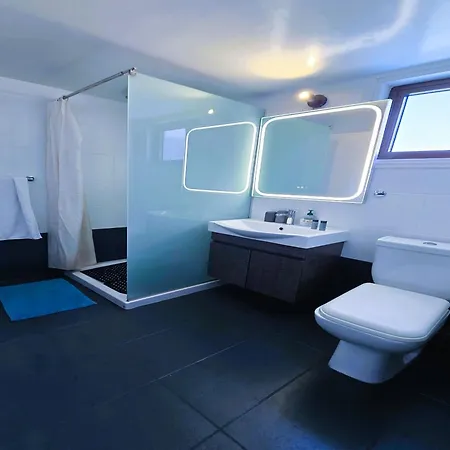 3 Bedroom Villa, Private Pool, Hot Tub *