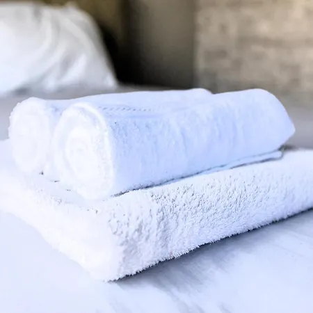 3 Bedroom Villa, Private Pool, Hot Tub Vilă *