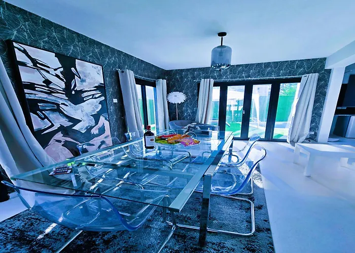 3 Bedroom Villa, Private Pool, Hot Tub Βίλα *