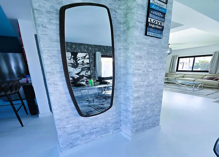 3 Bedroom Villa, Private Pool, Hot Tub * Protaras