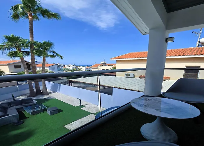 Βίλα 3 Bedroom Villa, Private Pool, Hot Tub Πρωταράς