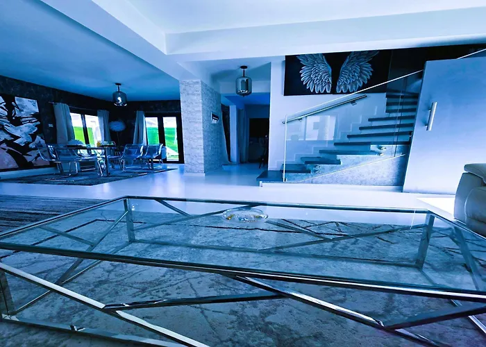 Villa 3 Bedroom Villa, Private Pool, Hot Tub *