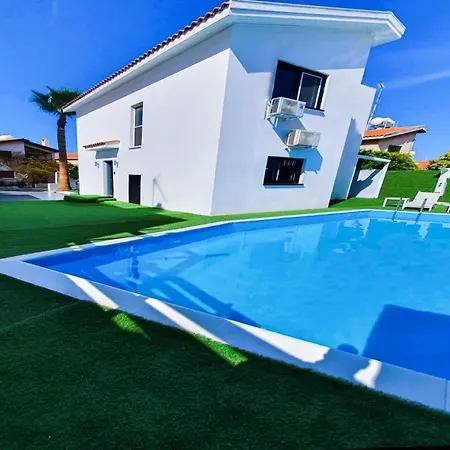 3 Bedroom Villa, Private Pool, Hot Tub Protaras