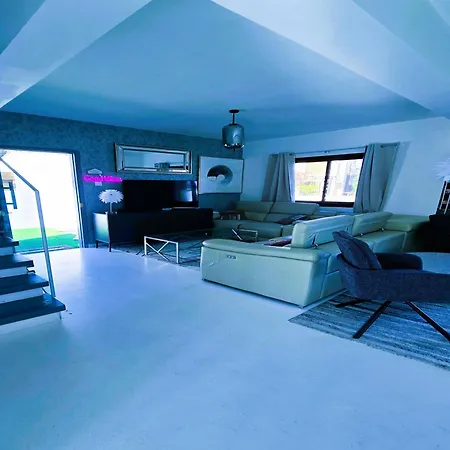 Villa 3 Bedroom Villa, Private Pool, Hot Tub *